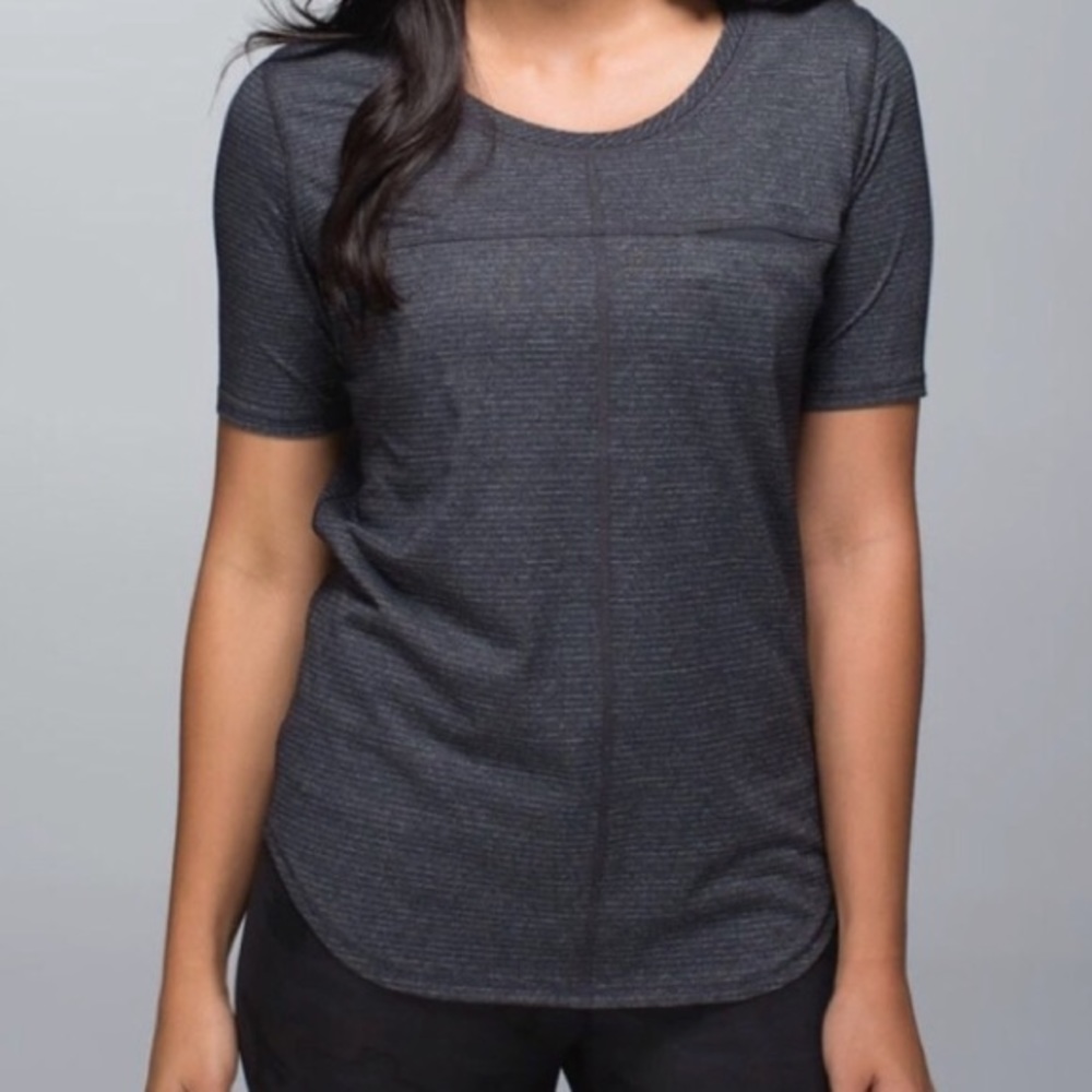 Lululemon gray front pocket short sleeve shirt 6